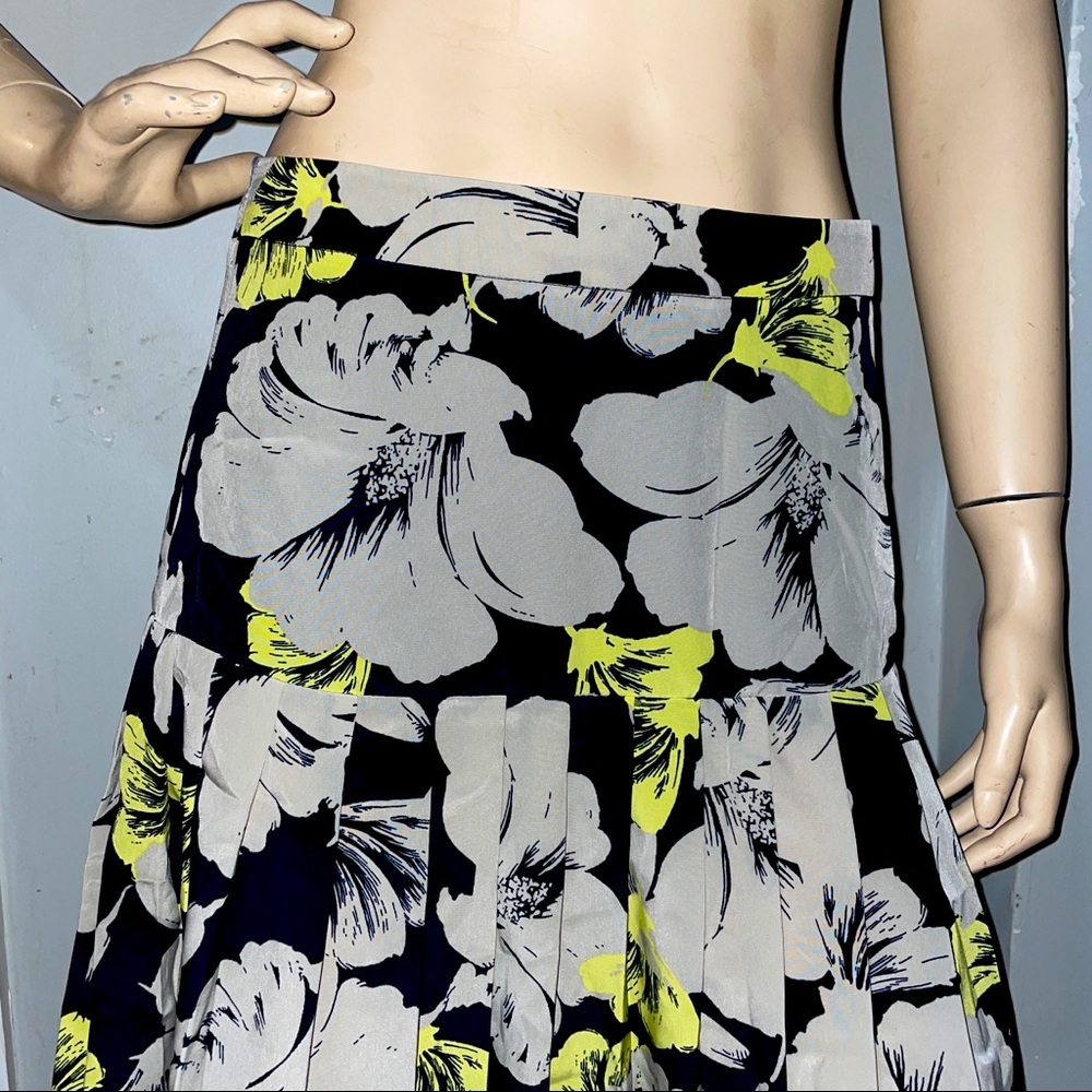 Banana Republic Floral Pleated Skater Skirt - Picture 4 of 5